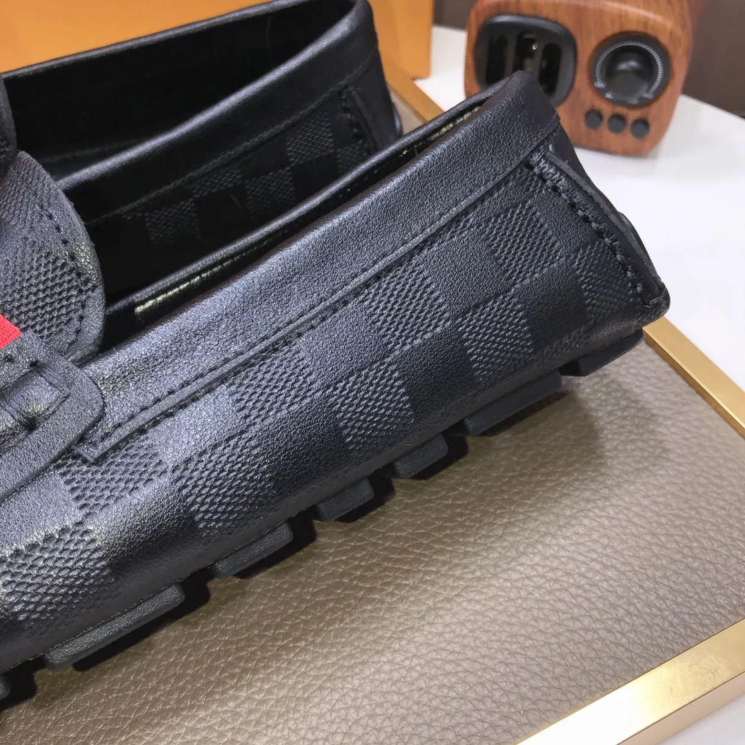 Men's men's shoes 💰420💰 [LV Doudou shoes] (water-dyed cowhide lining) new model is on the market, available on the official website. The new Doudou shoes are processed into single-color materials, and the uppers are made of imported cowhide material. The body of the shoe is fully hemmed with mark thread, and is lined with imported original cowhide leather. The elegant shoe shape is super suitable for all-matching, and the size is 38-44.